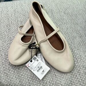 Never worn tag still on Zara Mary Jane ballet flats row copy cat size 8